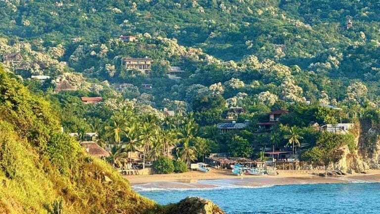 Playa de Mazunte vista desde la colina donde se ubica Casa La Vista