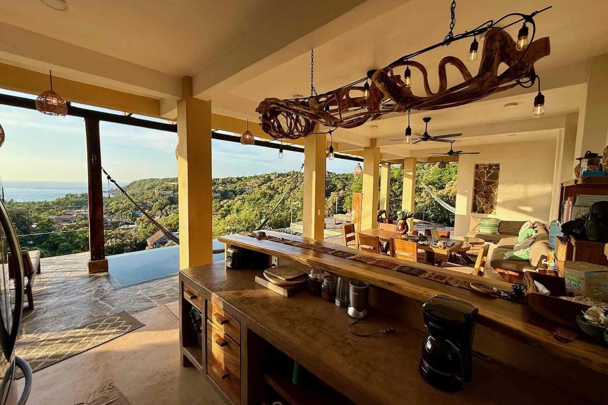 Barra de la cocina con vista al mar en Mazunte