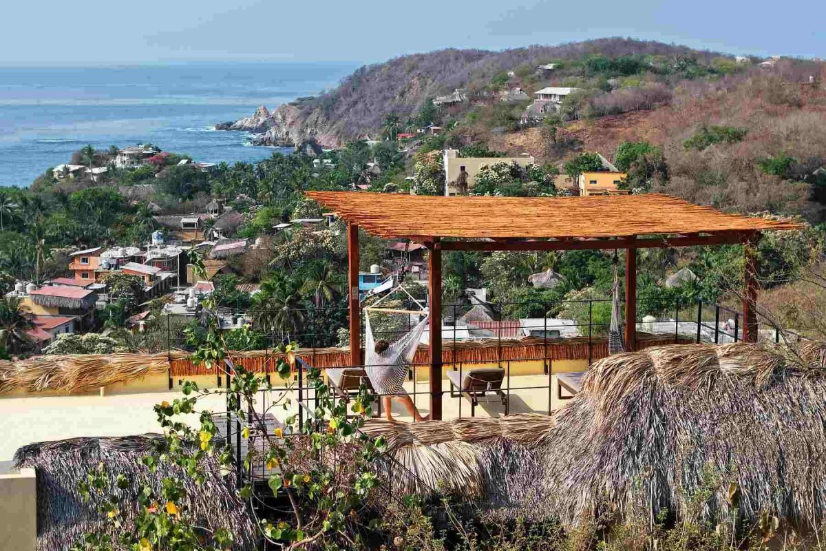 Pérgola de azotea con vista a la costa de Mazunte, Oaxaca
